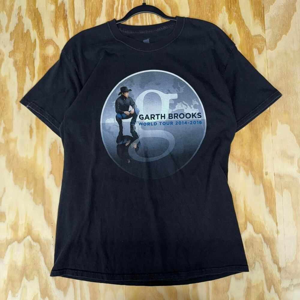 Large - Vintage y2k garth brooks world tour country tshirt